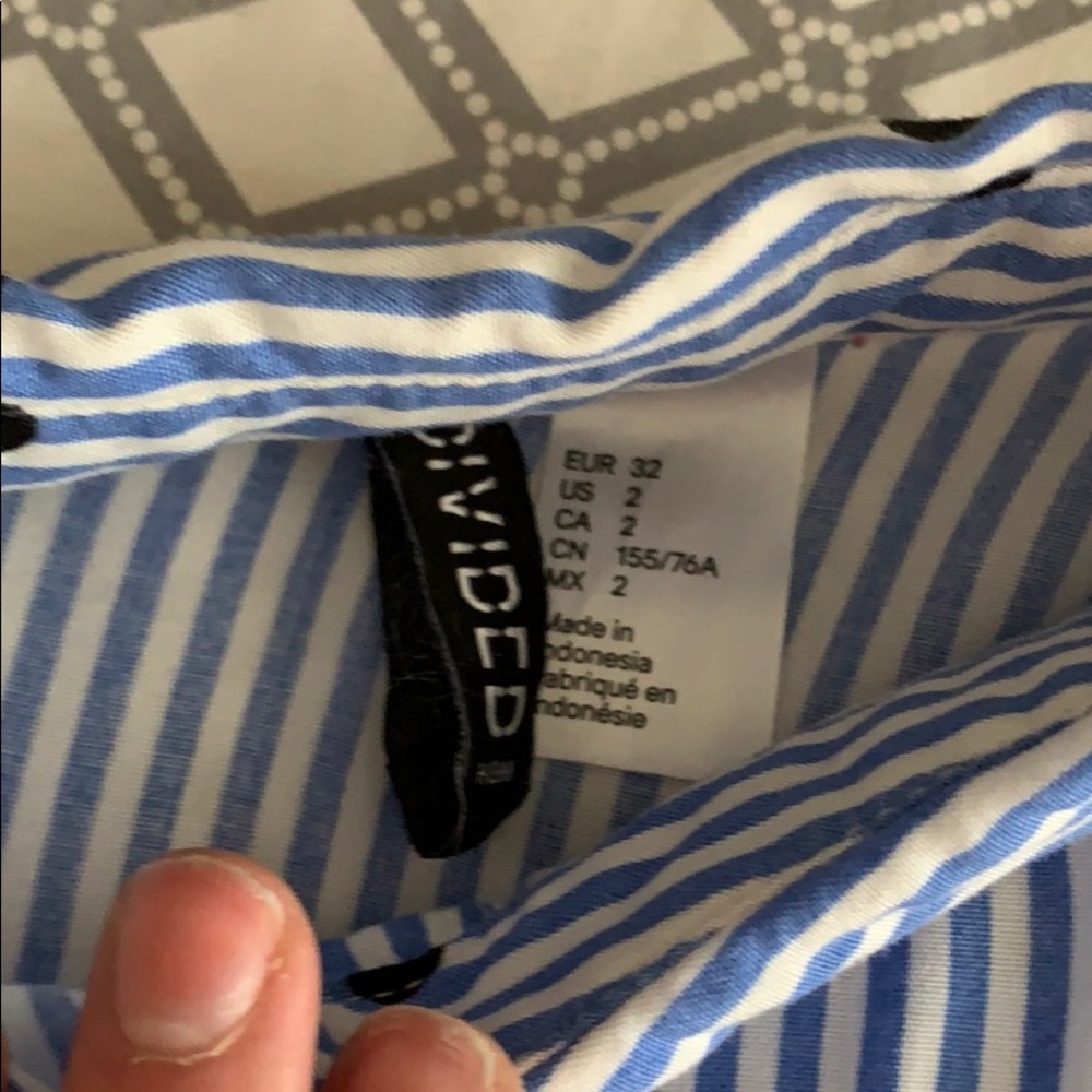Button down Shirt - Picture 4 of 4